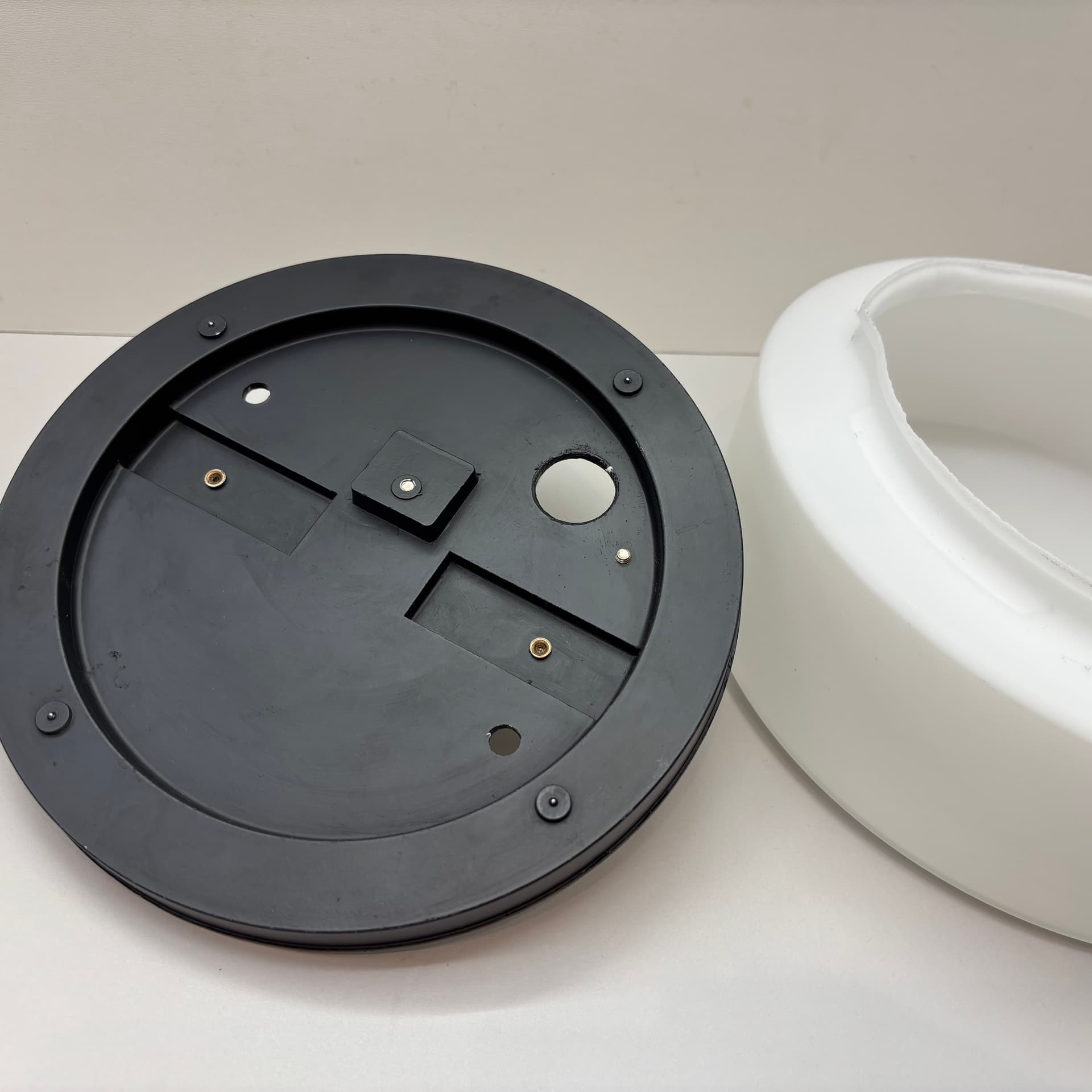 Plafon Bauhaus, szkło białe, Niemcy, lata 70. - 197248