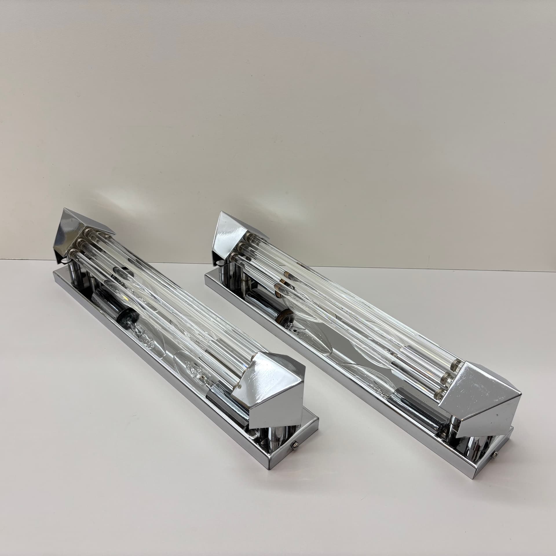 Para kinkietów, chromowana stal srebrna, szkło przezroczyste, Włochy, lata 80. - 197257