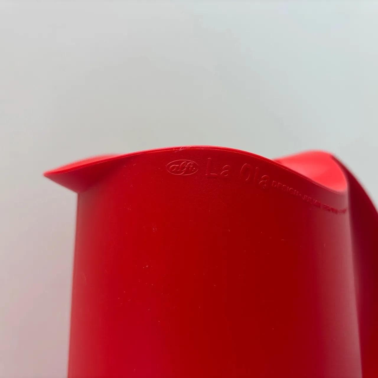 Thermal Carafe La Ola, red black, plastic glass, by J. Brown London, Germany, 1990s. - 13722