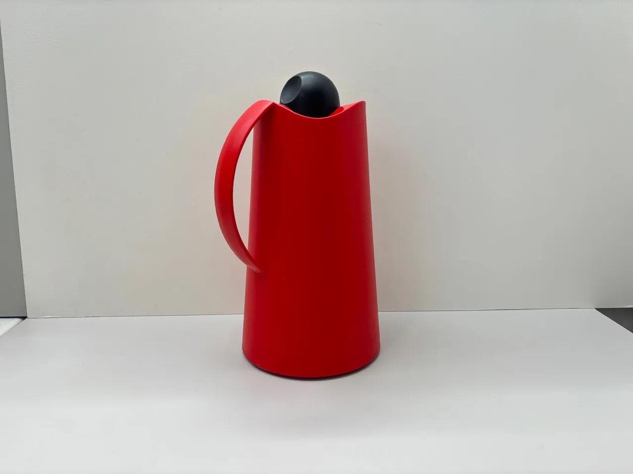 Thermal Carafe La Ola, red black, plastic glass, by J. Brown London, Germany, 1990s. - 13717