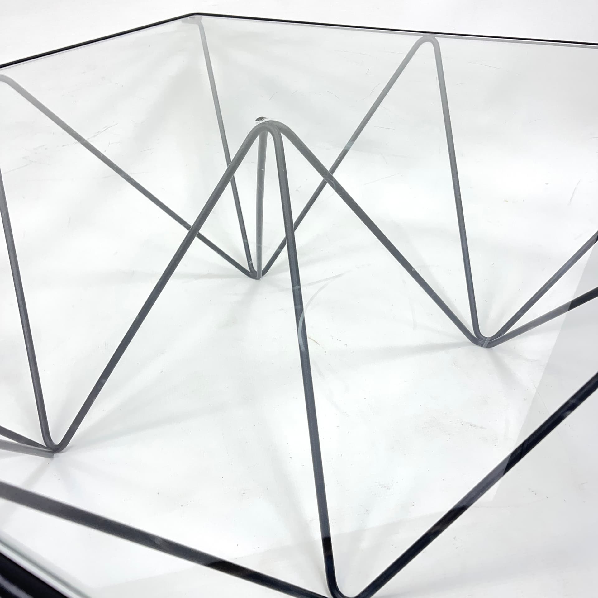 Stolik kawowy Alanda, metal czarny, szkło przezroczyste, proj. P. Piva, Włochy, lata 80. - 197465