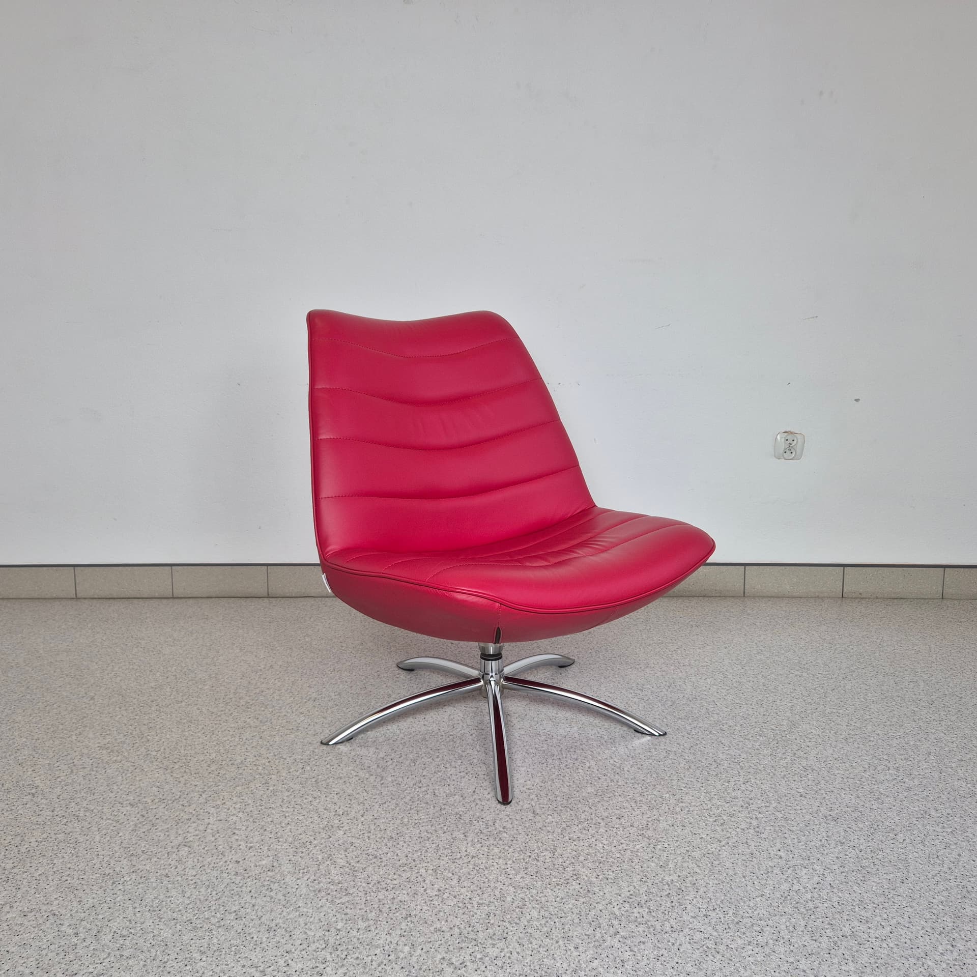 Armchair Breen, red leather, chrome, by S. Hindenes, F. Myhr, Hjellegjerde, Norway, 21st c. - 197789