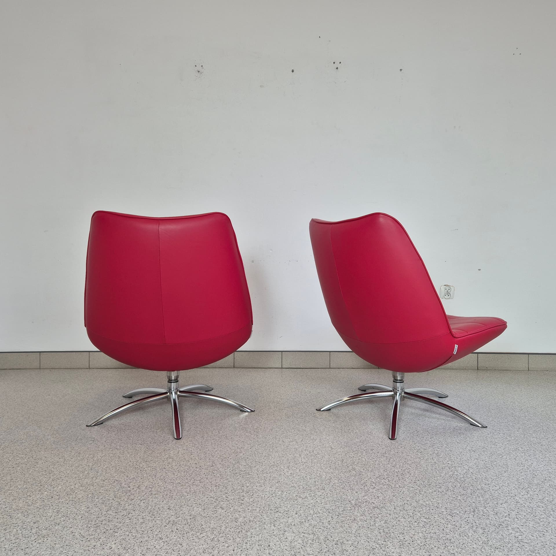 Armchair Breen, red leather, chrome, by S. Hindenes, F. Myhr, Hjellegjerde, Norway, 21st c. - 197787