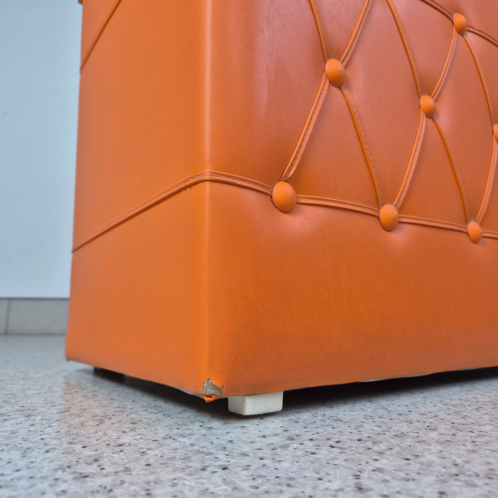 Kuferek, pomarańczowy winyl, Niemcy, lata 70. - 197880