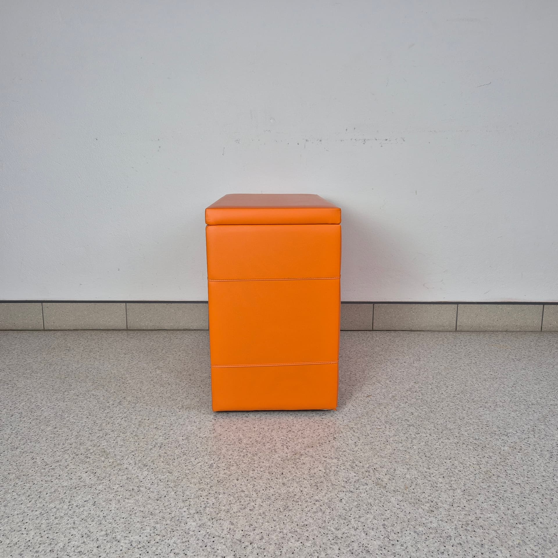 Kuferek, pomarańczowy winyl, Niemcy, lata 70. - 197882