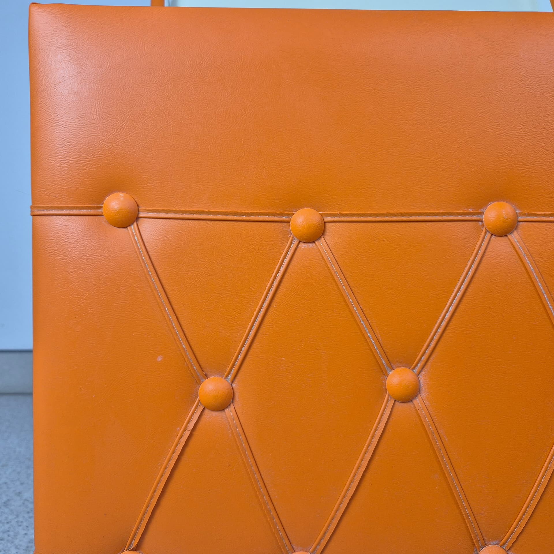 Kuferek, pomarańczowy winyl, Niemcy, lata 70. - 197884