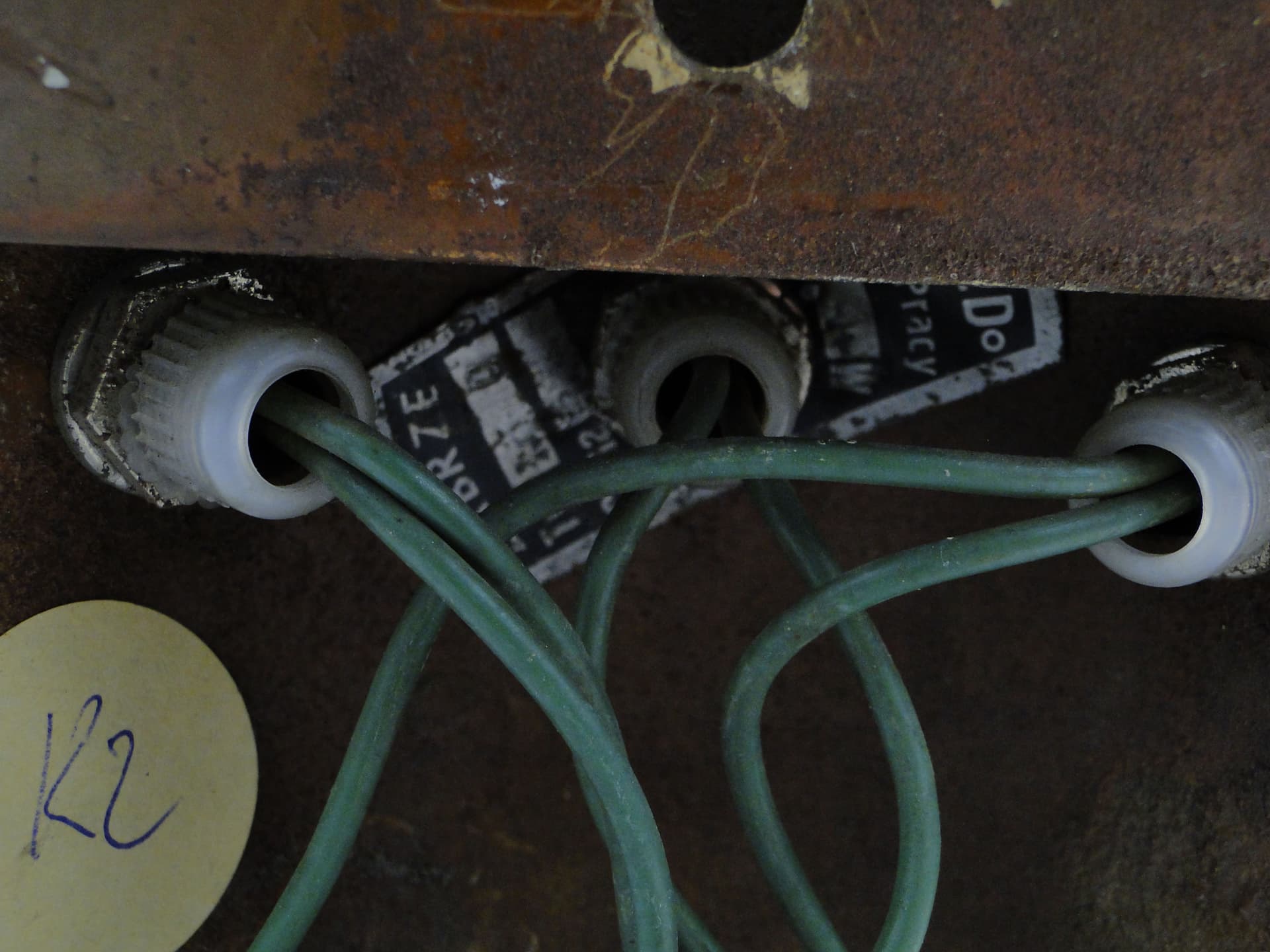 Kinkiet trójramienny, miedź, szkło, Polska, lata 70. - 1390