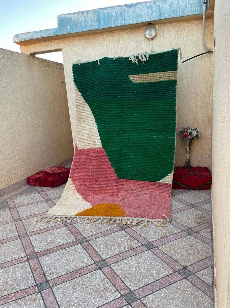 Ręcznie tkany dywan 200x300 cm, wełna, zielony, różowy, biały, ochra, Maroko - 199186