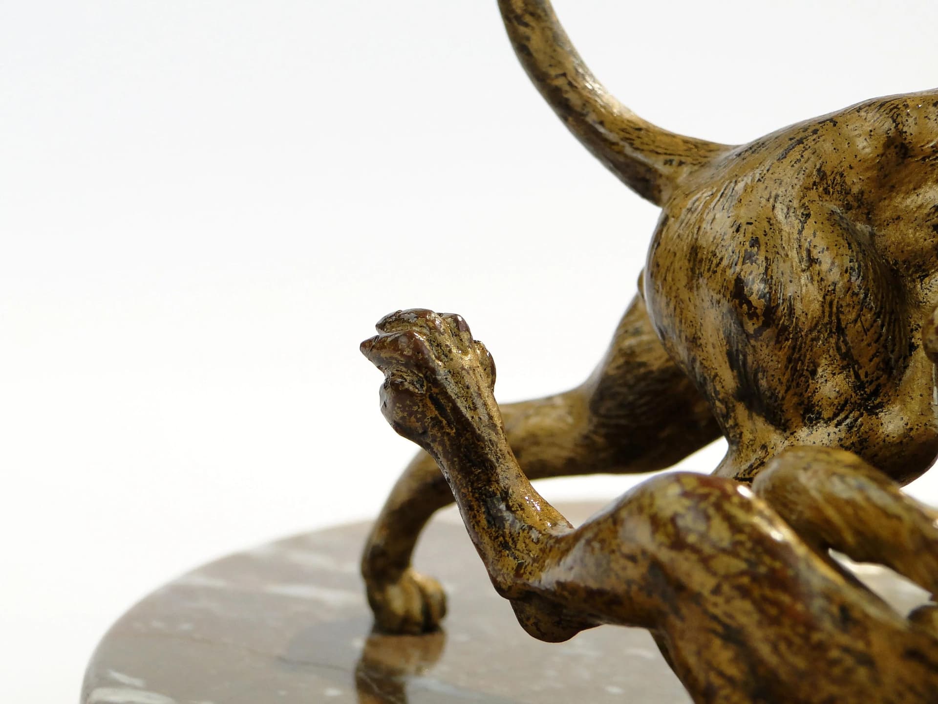 Calling card tray with fighting dogs figure, brown bronze, brown marble, Austria, early 20th c. - 14089