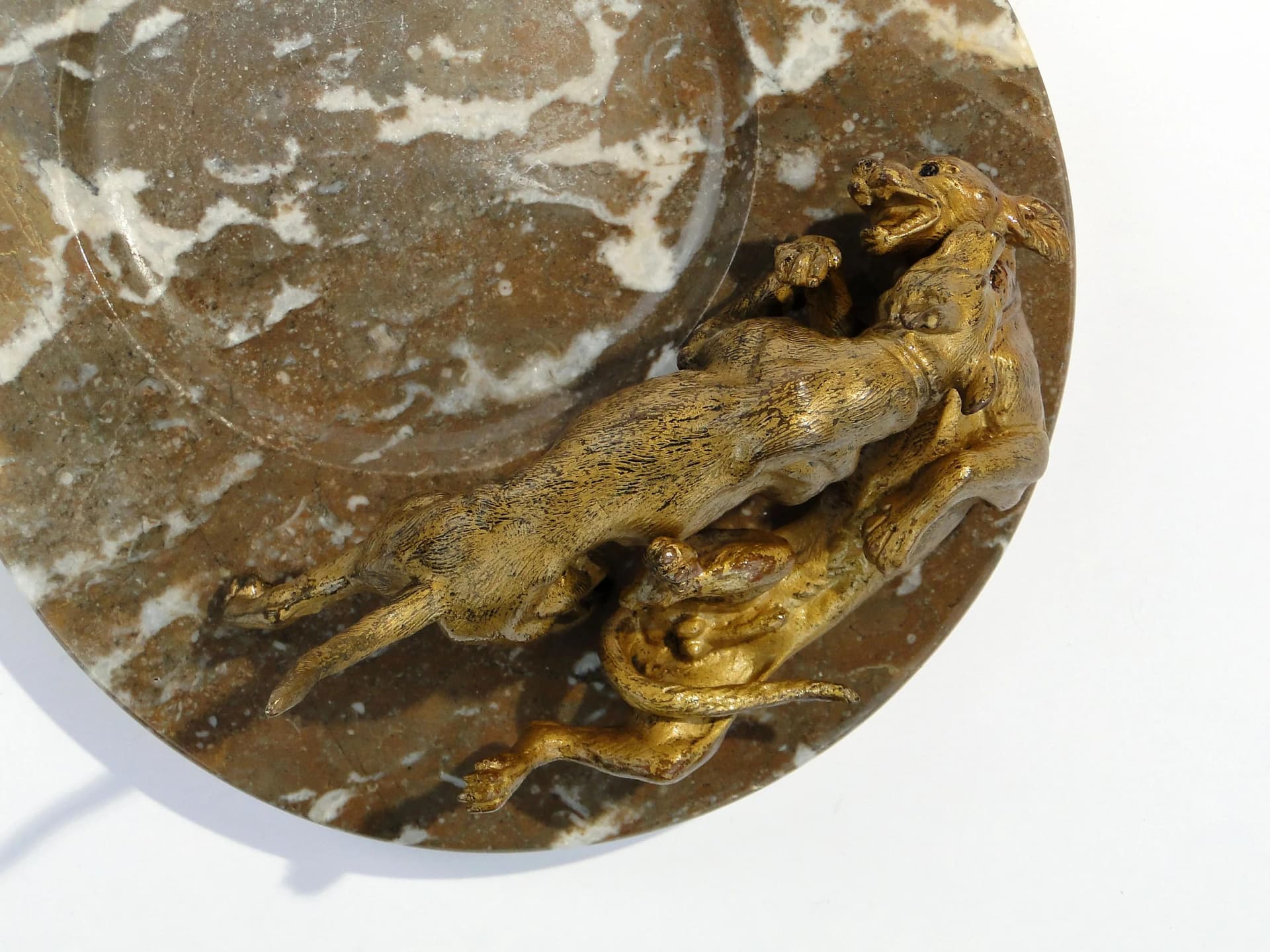 Calling card tray with fighting dogs figure, brown bronze, brown marble, Austria, early 20th c. - 14085