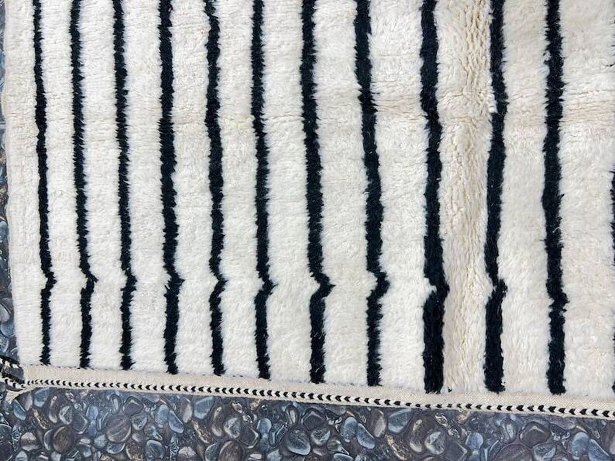 Ręcznie tkany dywan 250x150 cm, wełna, ecru, czarny, różowy, Maroko - 198401