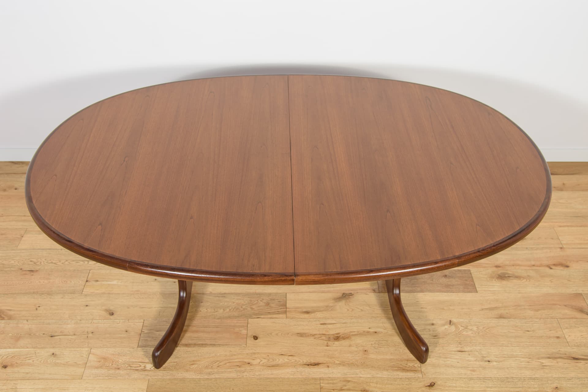 Extendable Oval Table, dark brown teak, G-Plan, United Kingdom, 1960s. - 198860