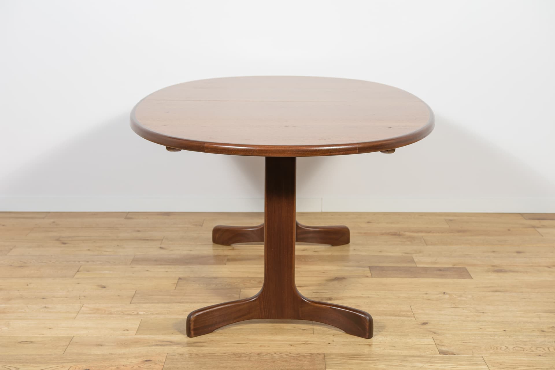 Extendable Oval Table, dark brown teak, G-Plan, United Kingdom, 1960s. - 198867