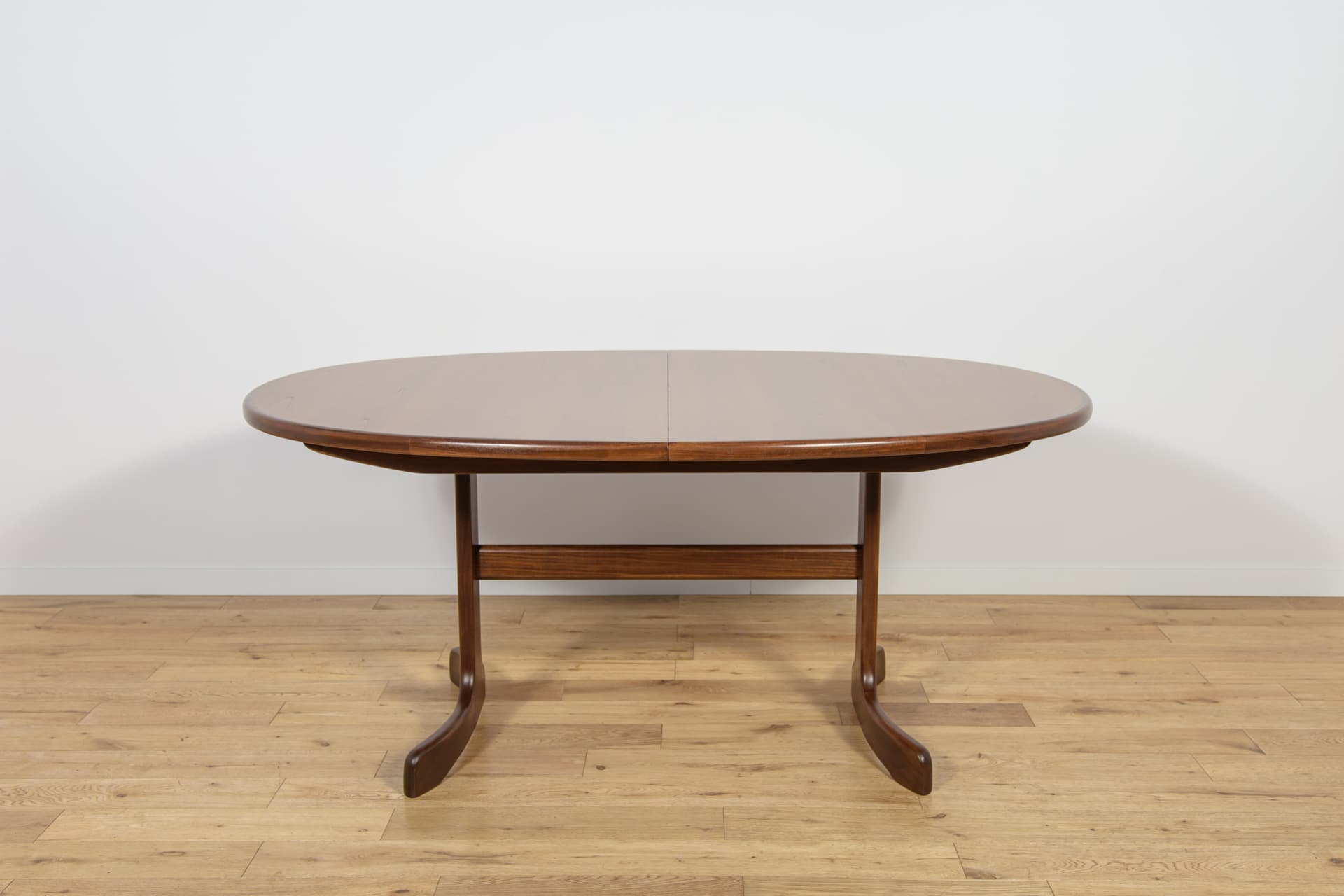 Extendable Oval Table, dark brown teak, G-Plan, United Kingdom, 1960s. - 198859