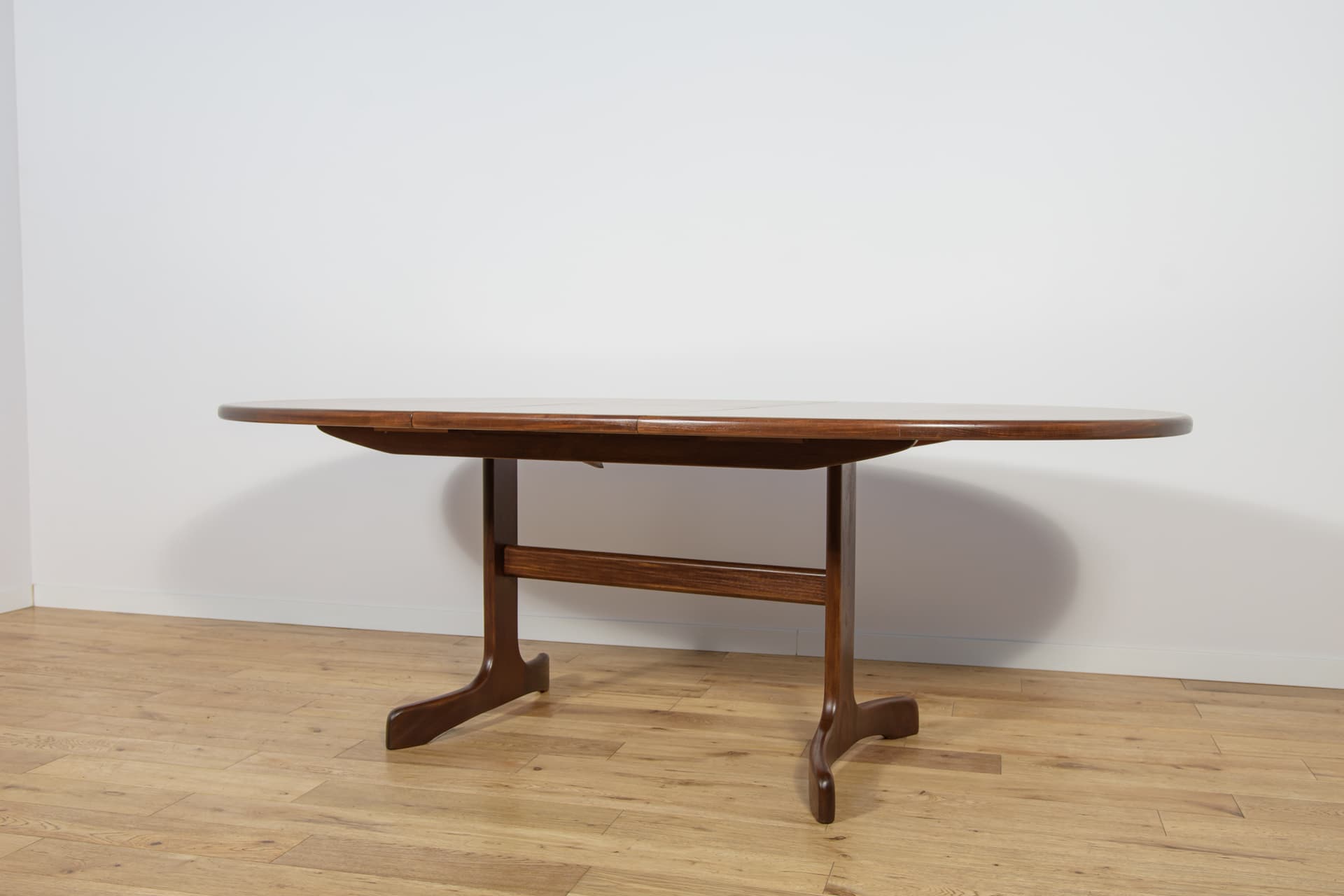 Extendable Oval Table, dark brown teak, G-Plan, United Kingdom, 1960s. - 198865