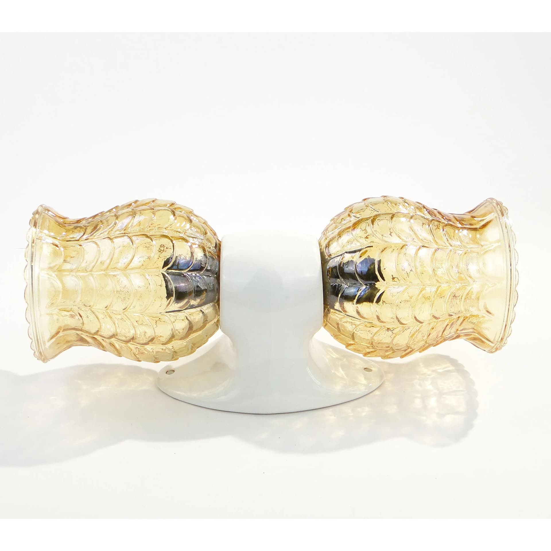 Kinkiet, ceramika ivory white, szkło bursztynowe, proj. K. Łaszkiewicz, Polska, lata 70. - 14167