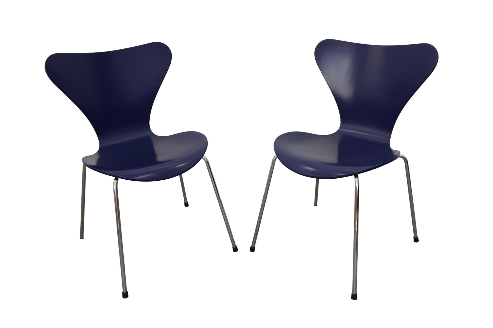 Para krzeseł 3107, navy blue, sklejka, chrom, proj. A. Jacobsen, Fritz Hansen, Dania, lata 90.