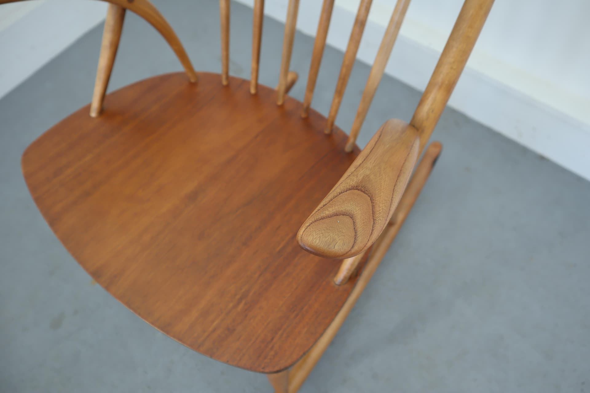 Fotel bujany, buk brązowy, proj. I. Wikkelso, Dania, lata 60. - 14615
