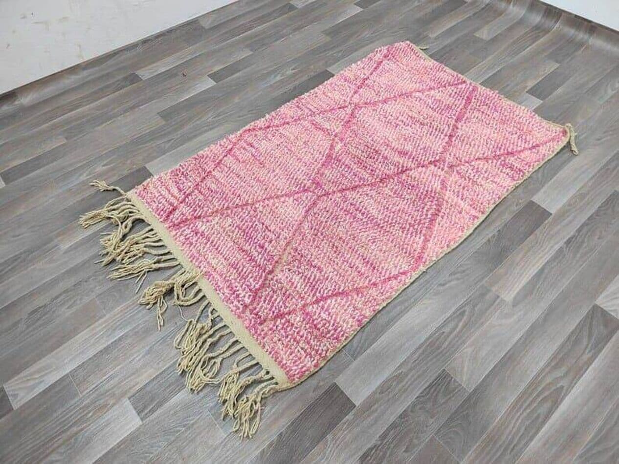 Ręcznie tkany dywan 140x260 cm, wełna, różowy, Maroko - 204949