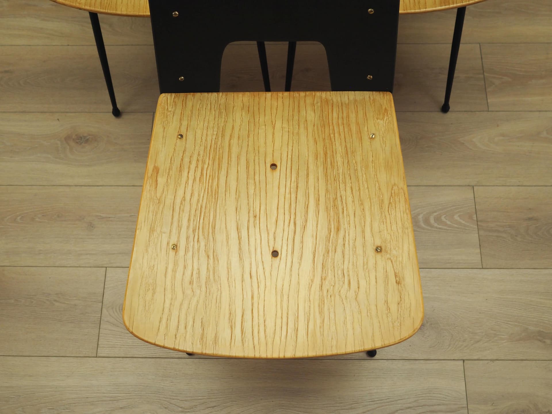 Komplet sześciu krzeseł, sklejka brzozowa naturalna, metal czarny, tkanina zielony, proj. C. Ratti, Włochy, lata 50. - 14809