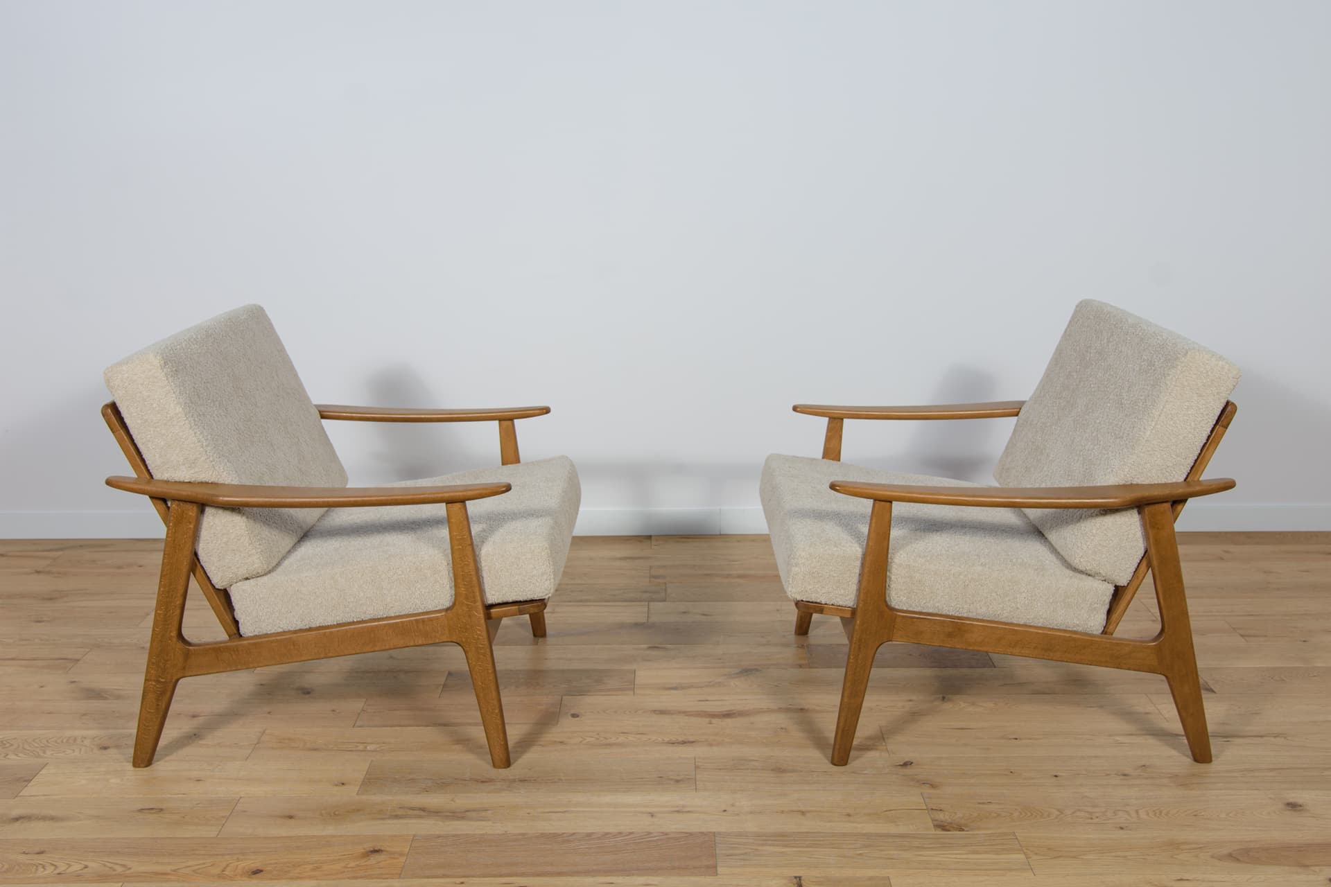 Para foteli Model 5825, boucle kremowy, buk, Polska, lata 60. - 204073