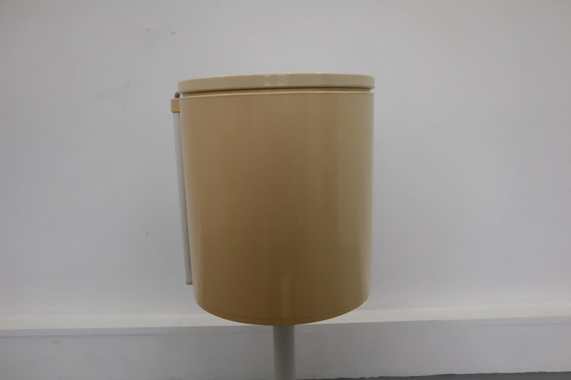 Toaletka z lusterkiem, beżowy plastik, Polska, lata 70. - 14840