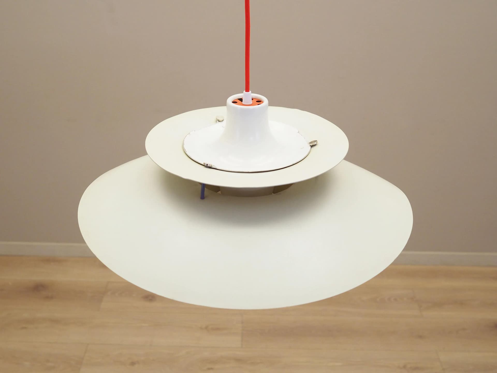 Lampa wisząca PH 5, metal biały multikolor, proj. P. Henningsen, dla Louis Poulsen, Dania, lata 70. - 14979