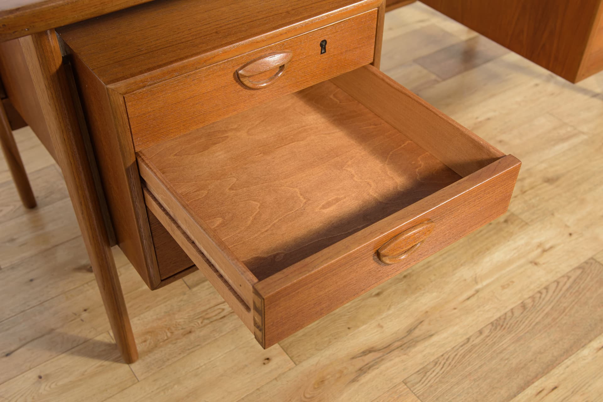 Biurko, teak brązowy, proj. K. Kristiansen, Feldballes Møbelfabrik, Dania, lata 60. - 206465