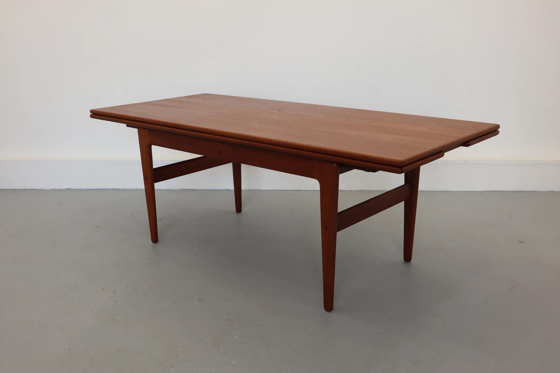 Stolik kawowy, teak brązowy, proj. K. Kristiansen, Dania, lata 60. - 15027