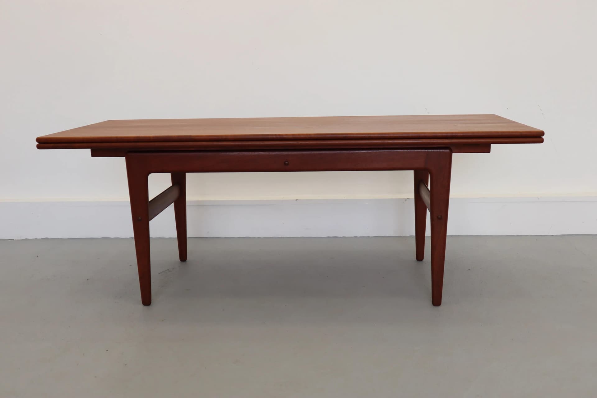 Stolik kawowy, teak brązowy, proj. K. Kristiansen, Dania, lata 60. - 15028