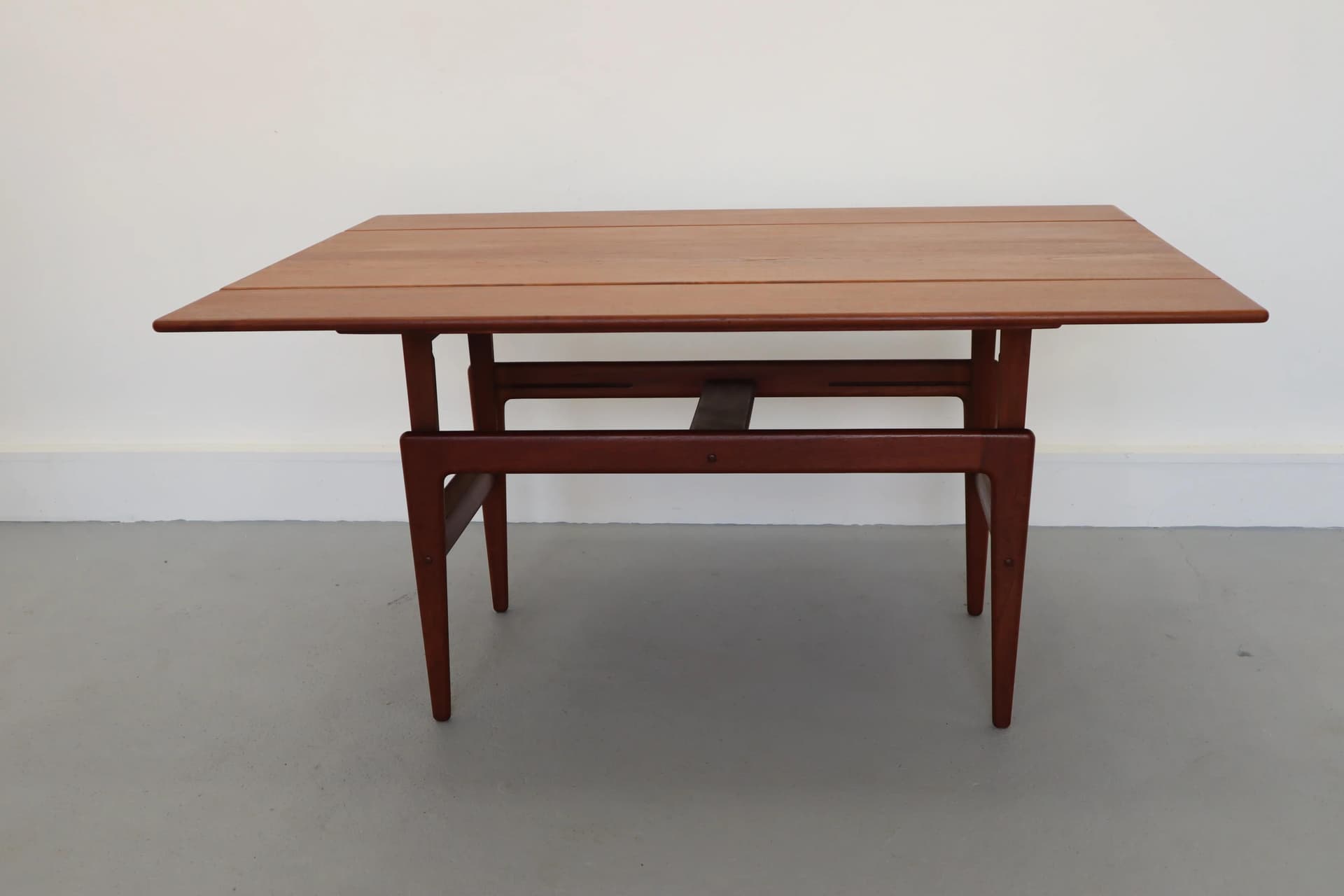 Stolik kawowy, teak brązowy, proj. K. Kristiansen, Dania, lata 60. - 15029