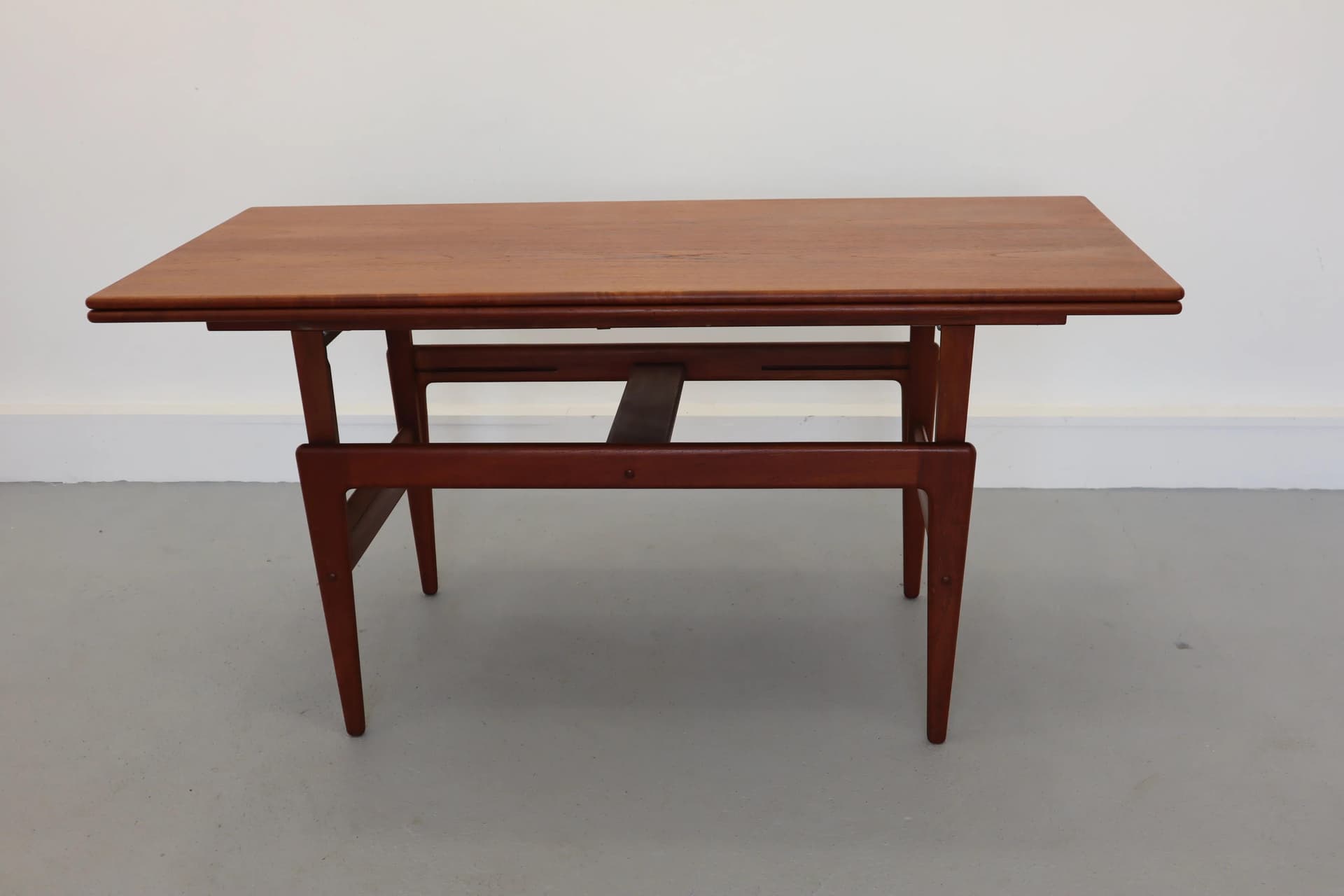 Stolik kawowy, teak brązowy, proj. K. Kristiansen, Dania, lata 60. - 15031