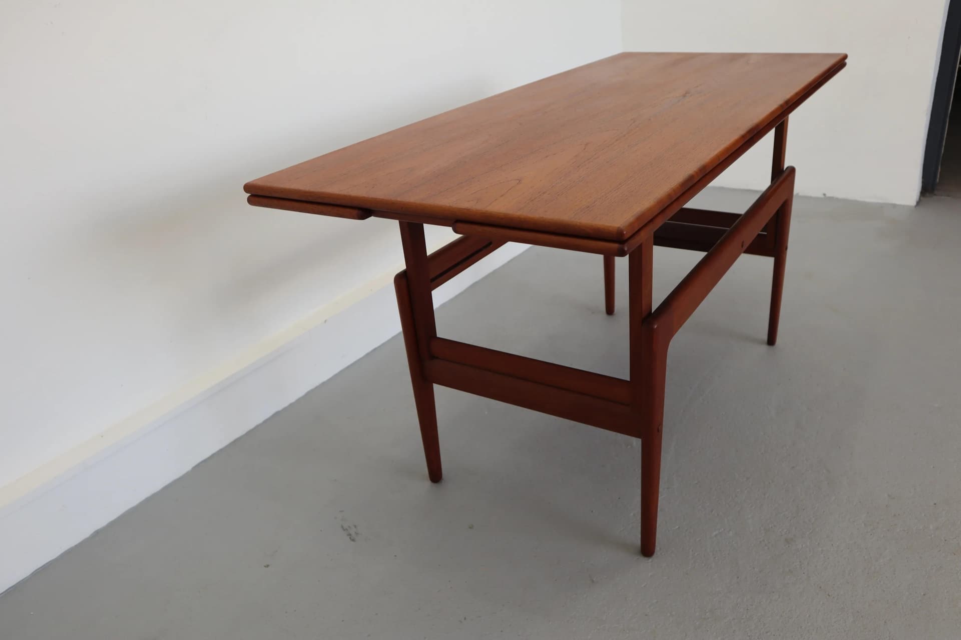 Stolik kawowy, teak brązowy, proj. K. Kristiansen, Dania, lata 60. - 15032