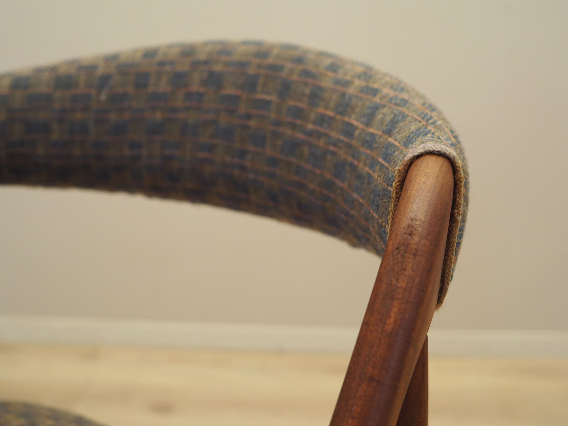 Komplet trzech krzeseł Model 31, teak brązowy, proj. K. Kristiansen, Dania, lata 70. - 77200