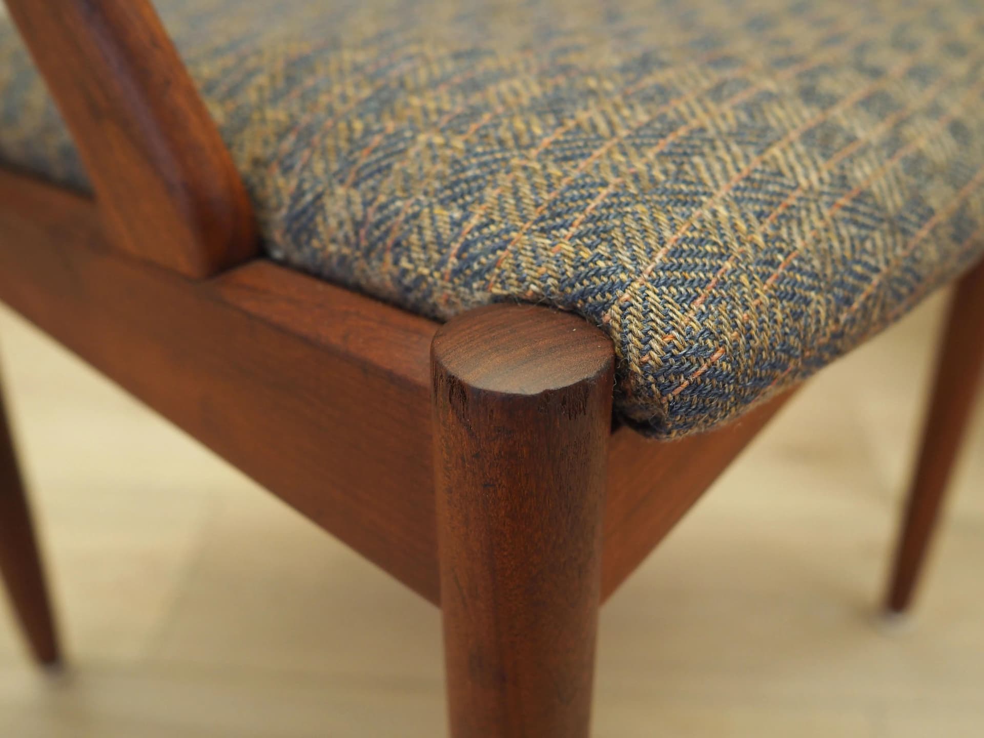 Komplet trzech krzeseł Model 31, teak brązowy, proj. K. Kristiansen, Dania, lata 70. - 14964