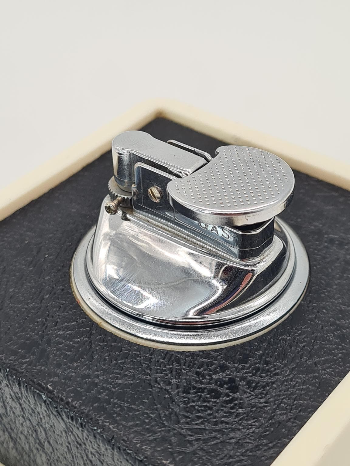 Zapalniczka stołowa w stylu modernistycznym z połowy XX wieku, lata 60. i 70. XX wieku - 208538