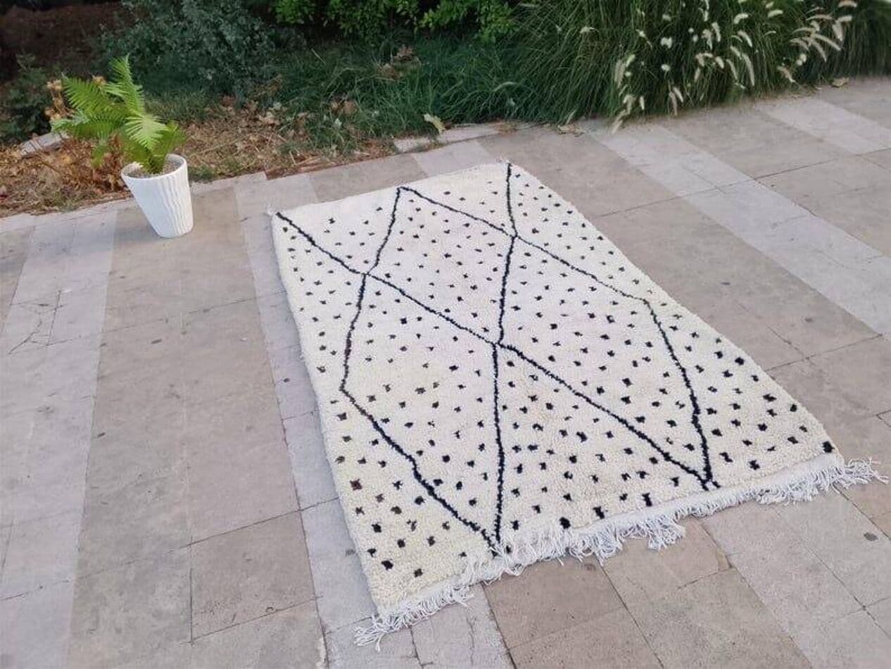 Handwoven rug 150x250 cm, wool, white, Morocco - 209956