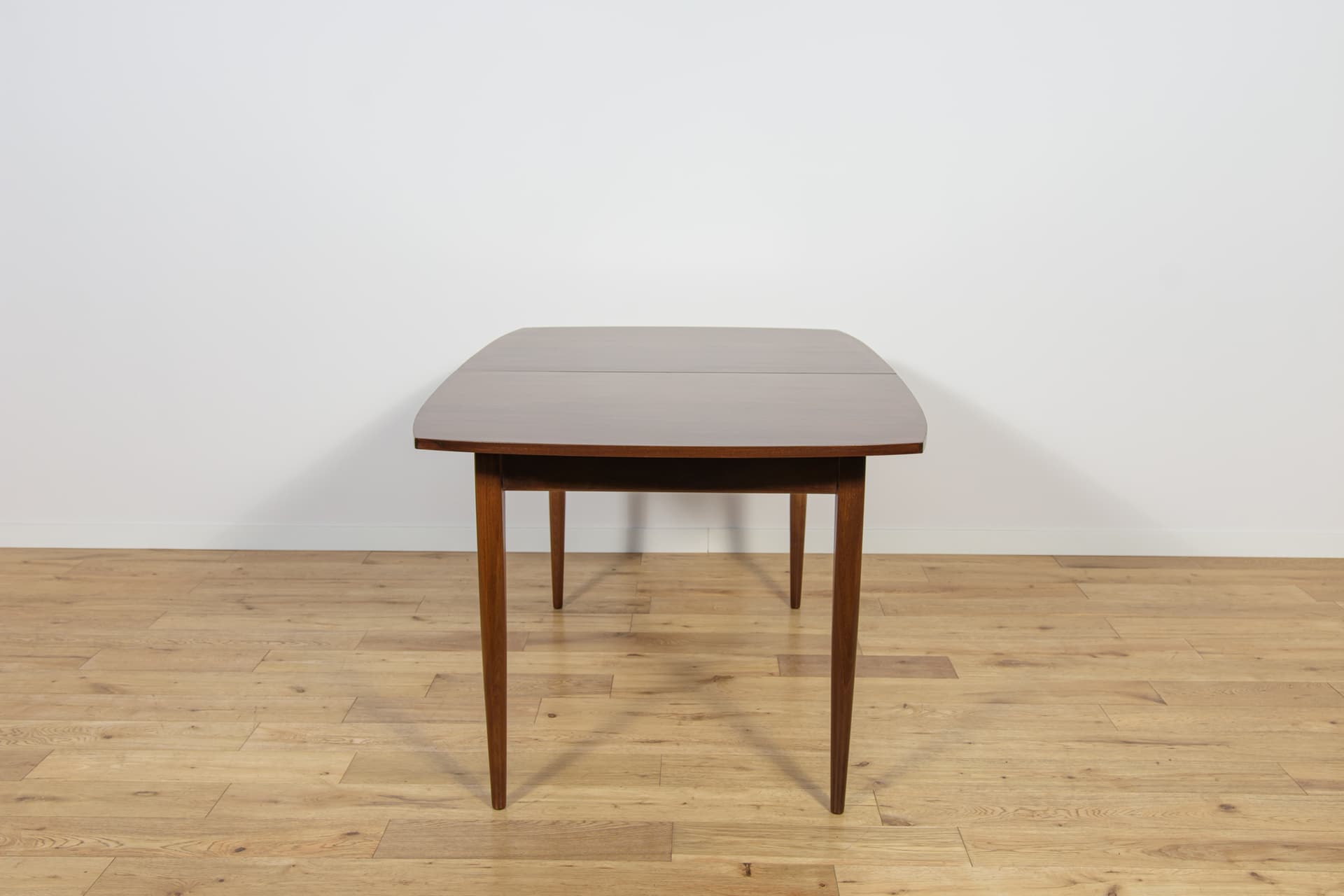 Extendable table, dark mahogany brown, mahogany, United Kingdom, 1960s. - 210150