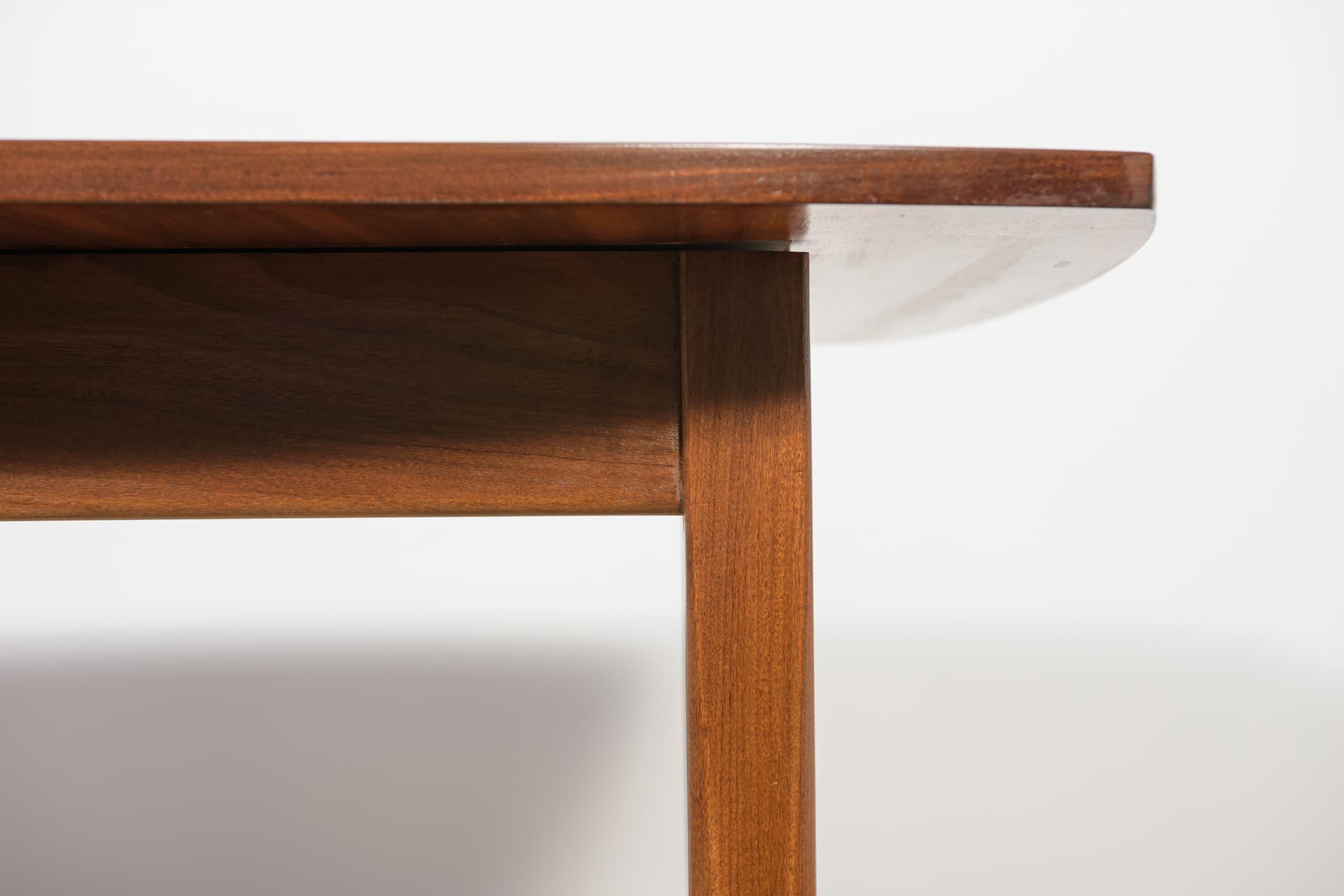 Extendable table, dark mahogany brown, mahogany, United Kingdom, 1960s. - 210158