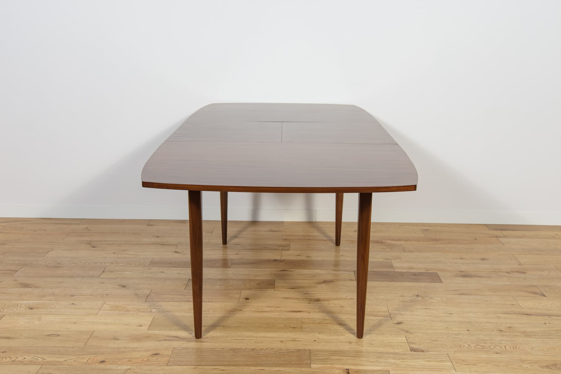 Extendable table, dark mahogany brown, mahogany, United Kingdom, 1960s. - 210155