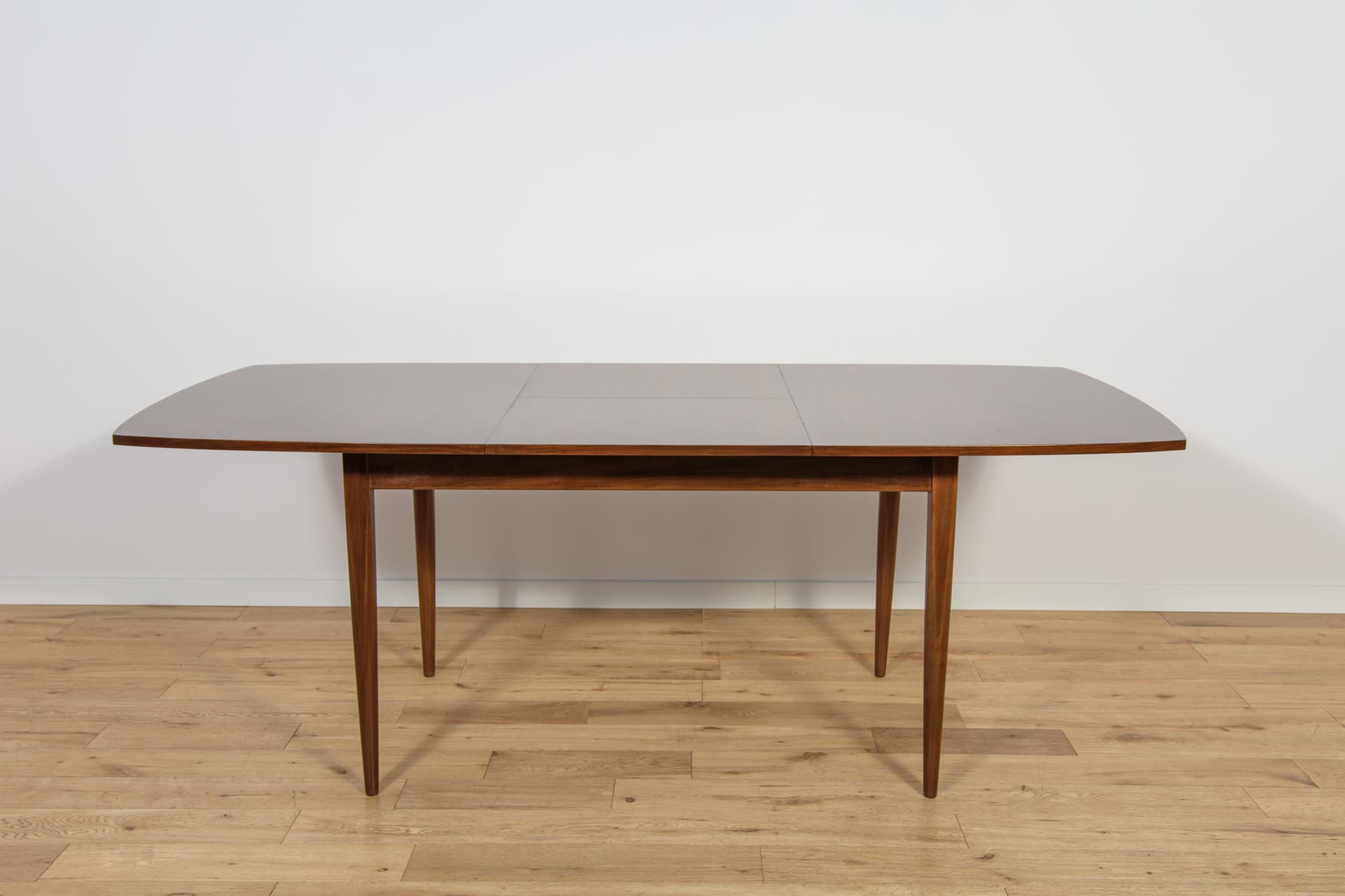 Extendable table, dark mahogany brown, mahogany, United Kingdom, 1960s. - 210152