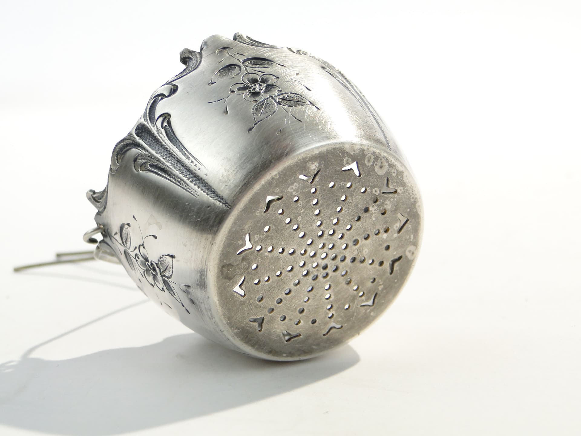 Tea strainer, neoclassical, silver, Russia, early 20th c. - 210278