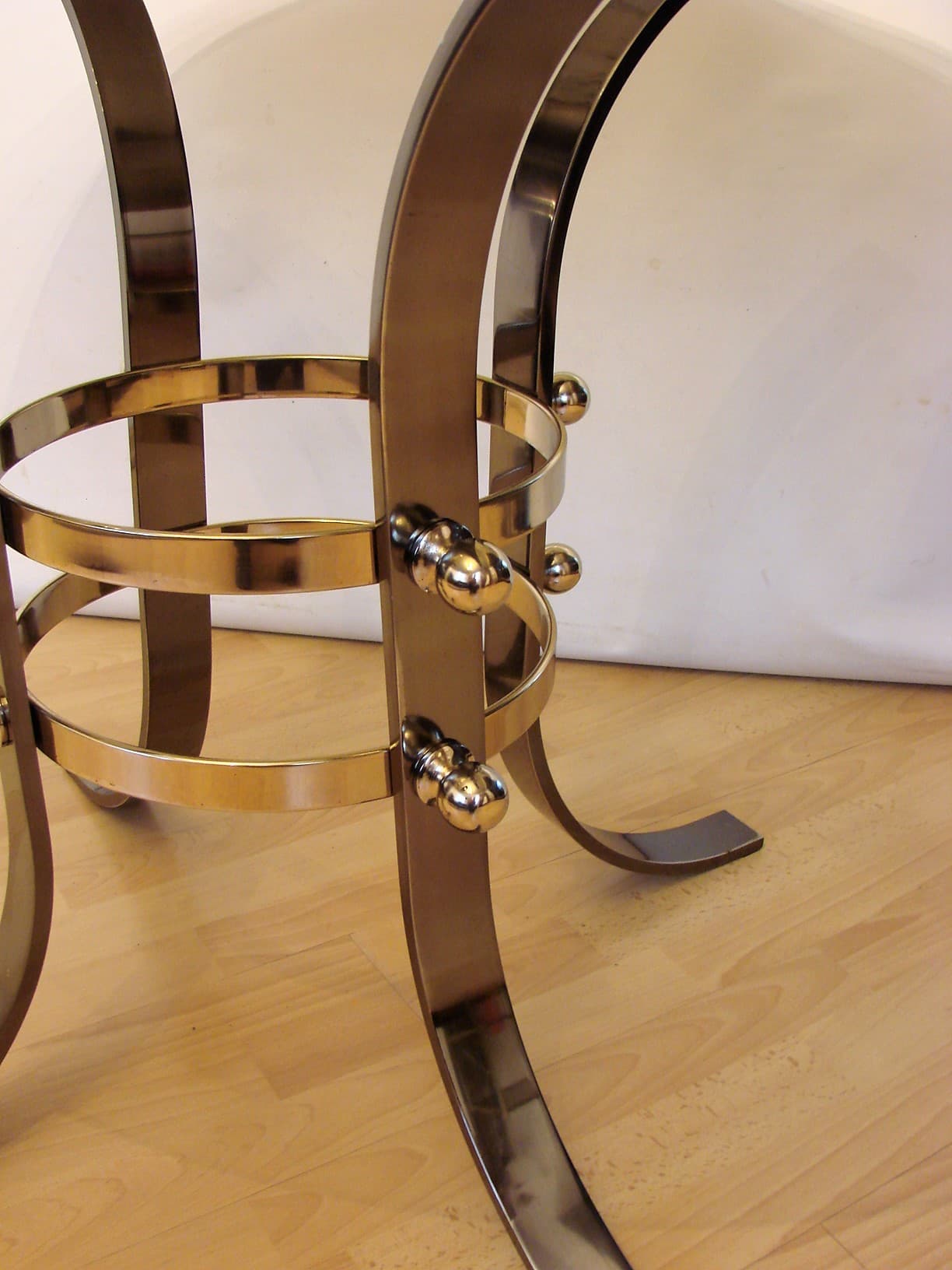 Coffee table round Ø120 cm, golden brass, glass, 1970s - 210373
