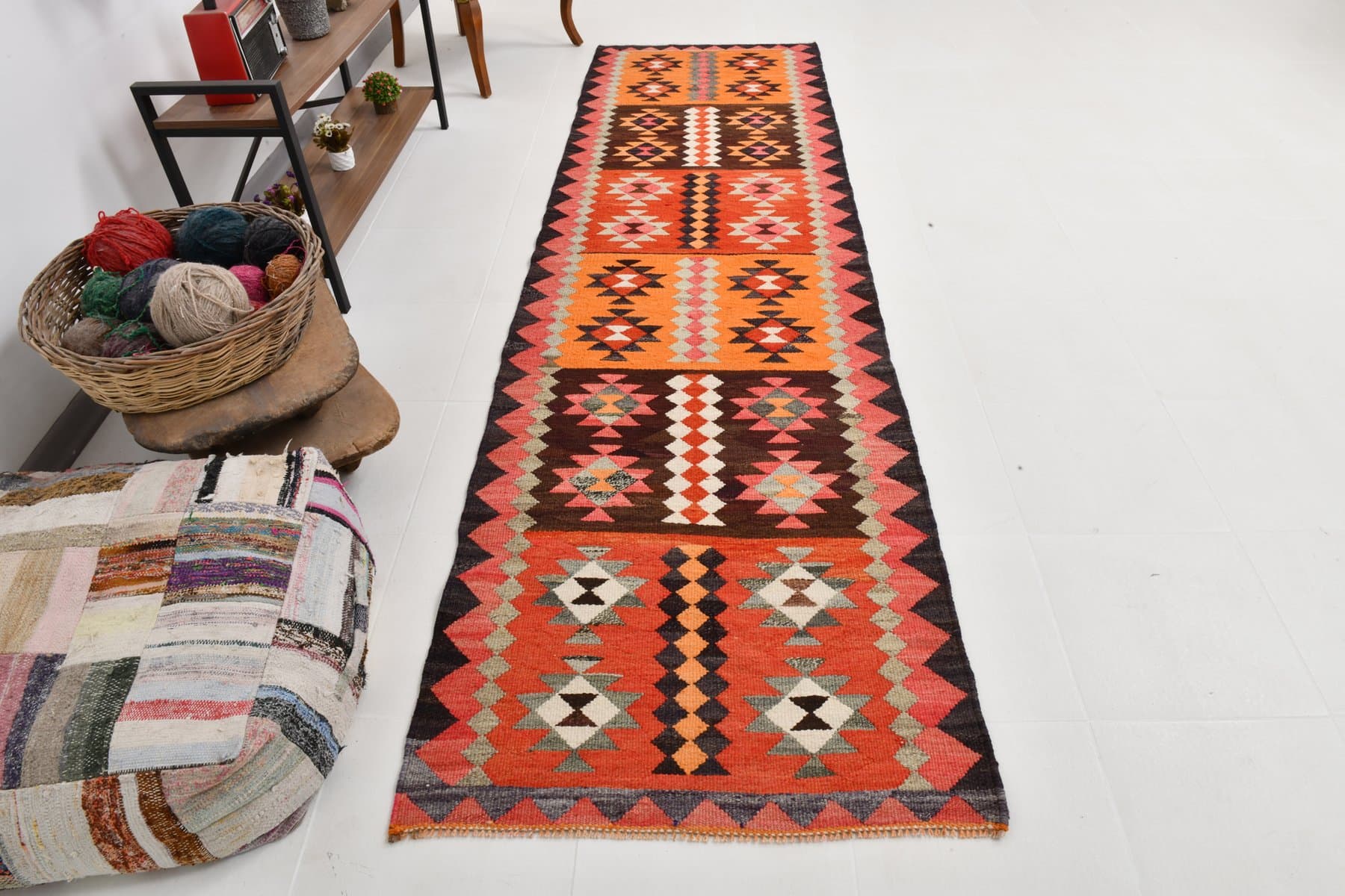 Chodnik kilimowy 330x93 cm, czarny, brązowy, wełna, Turcja, lata 60. - 211256