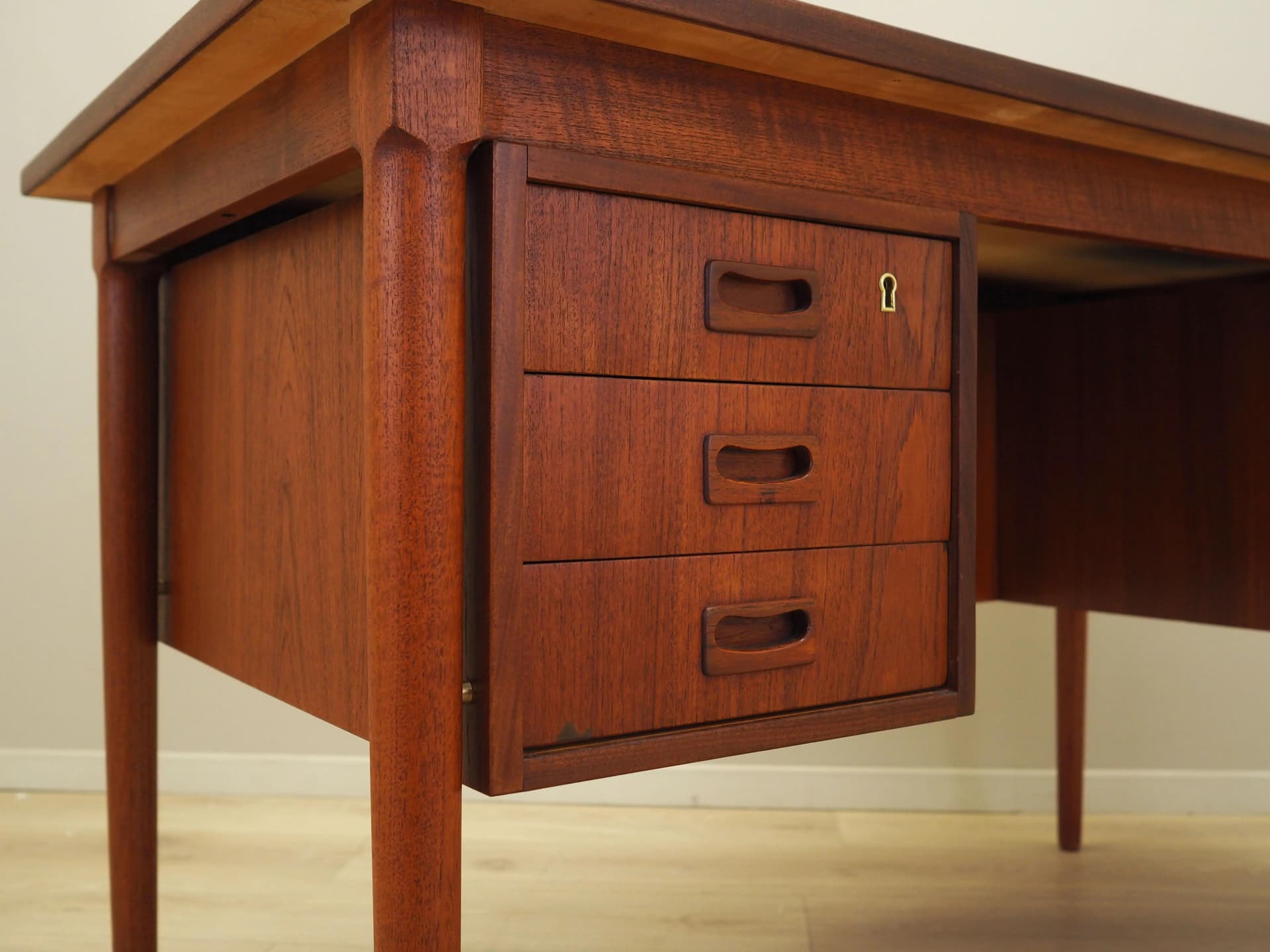 Biurko tekowe, pomarańczowy, teak, Dania, lata 70. - 15351