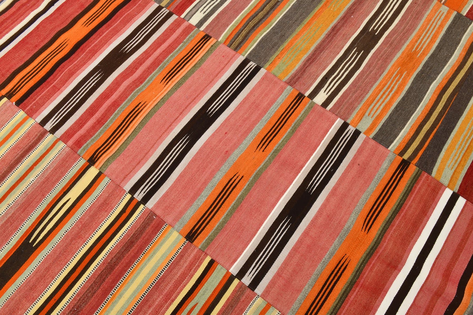 Kilim 353x257 cm, brązowy, wełna, lata 70. - 211138