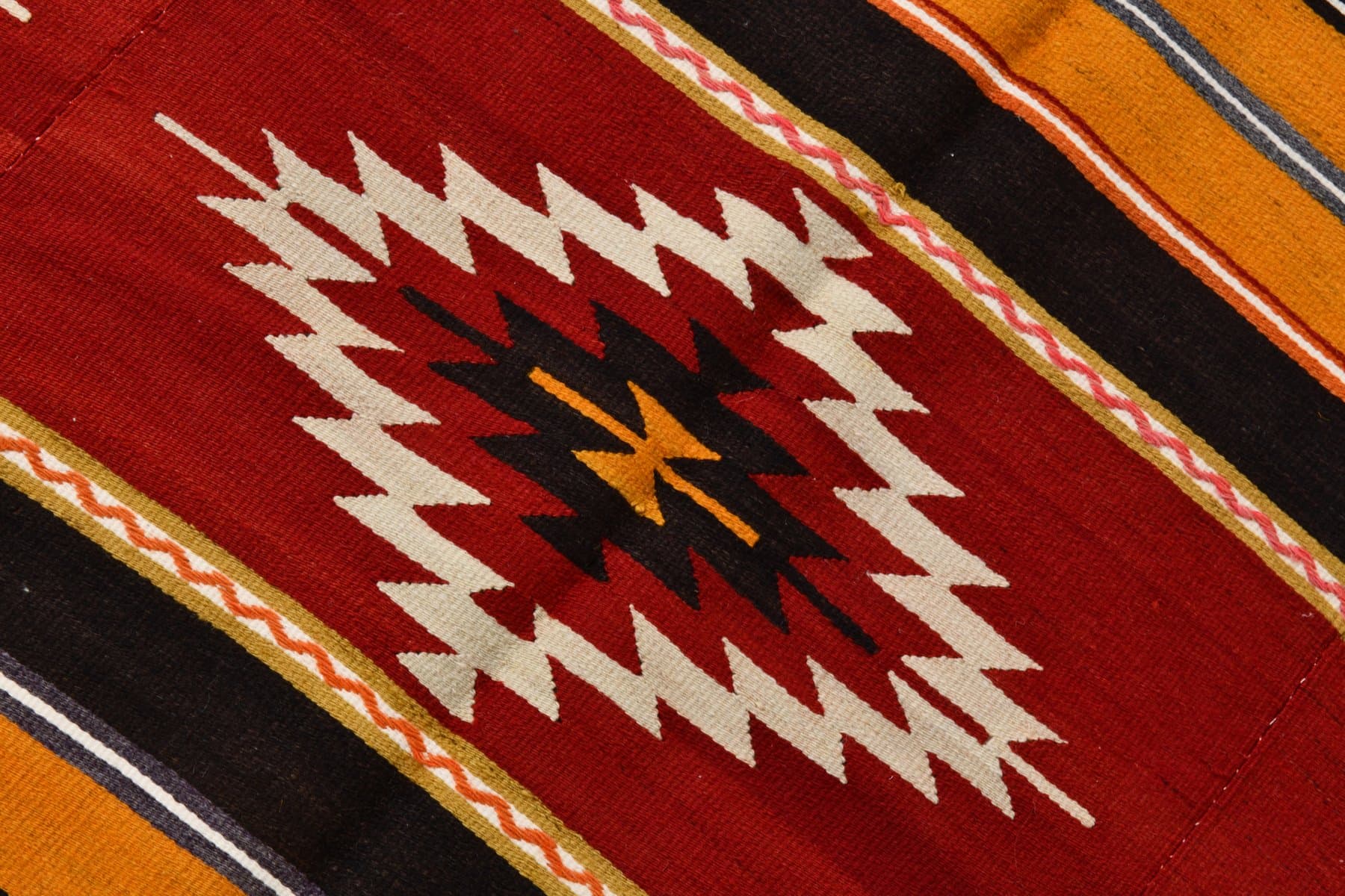 Kilim 215x163 cm, czerwony, zielony, wełna, lata 60. - 211346