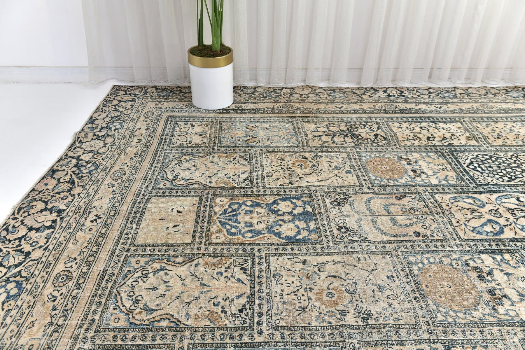 Rug 386x266 cm, grey, wool, Turkey, 1970s. - 211523