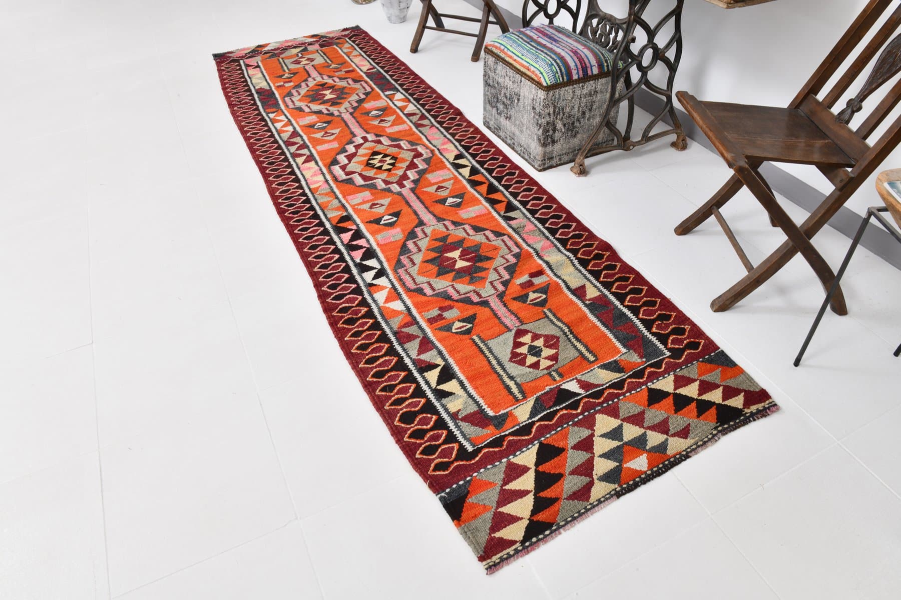 Kilim 327x94 cm, czerwony, pomarańczowy, wełna, Turcja, lata 60. - 212093