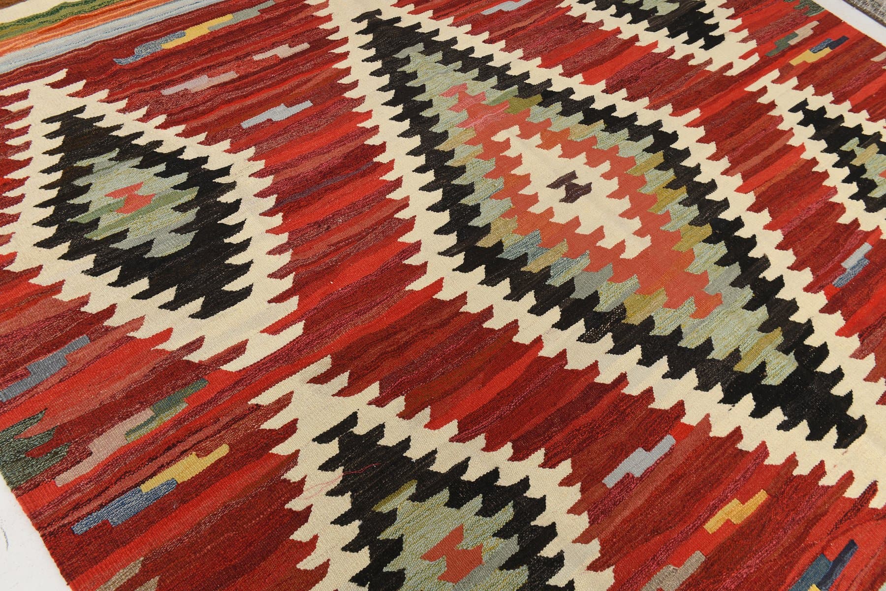 Kilim 373x279 cm, czerwony, wielokolorowy, wełna, Turcja, lata 60. - 212982